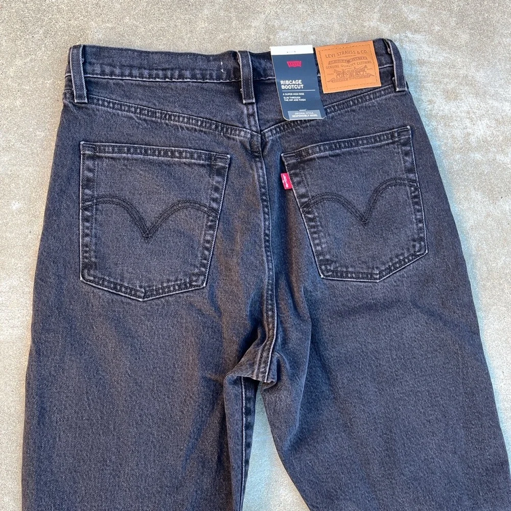 NWT Levi’s Premium Ribcage Bootcut Jeans in Black Lake - Picture 4 of 4